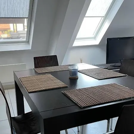 2 Bedroom Close To The Shore 아파트 *