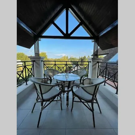 2 Bedroom Close To The Shore 아파트 *