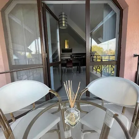 2 Bedroom Close To The Shore 아파트 *