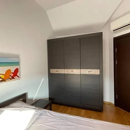 2 Bedroom Close To The Shore