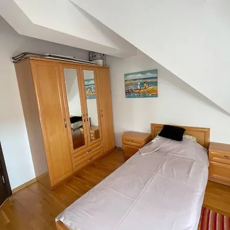 Apartment 2 Bedroom Close To The Shore *